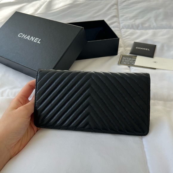 SOLD Chanel Black Chevron Calf Bifold - Picture 4 of 11